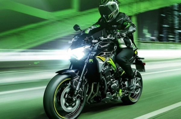 So sánh yamaha mt-09 vs kawasaki z900 2020