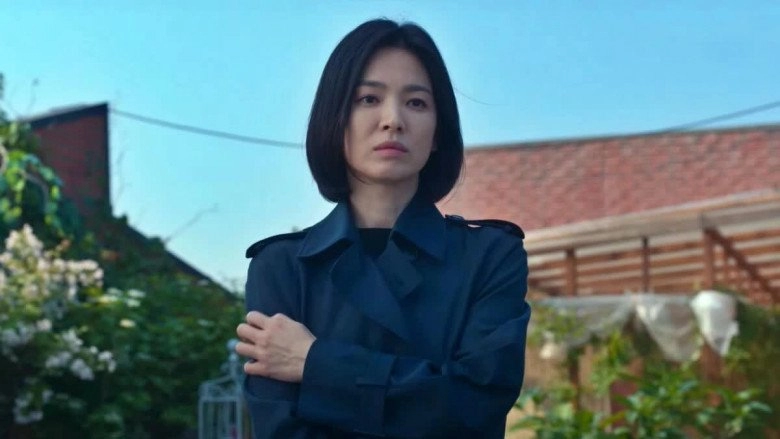 Song hye kyo 41 tuổi cân đẹp vai gái đôi mươi chơi trội khi khoe da trắng dáng gầy trước mặt trai trẻ