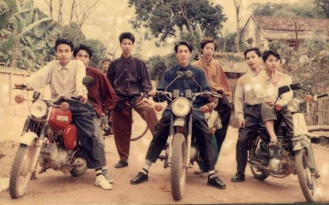 Style chất lừ của giới trẻ thập niên 80-90 mặc xa hoa chơi thời thượng