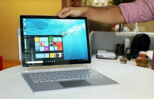 Surface book và macbook pro 133 inch kẻ tám lạng người nửa cân