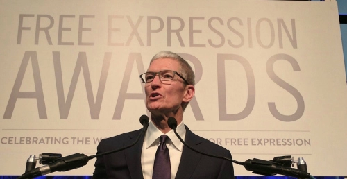 Tim cook vinh dự nhận giải thưởng tự do ngôn luận năm 2017