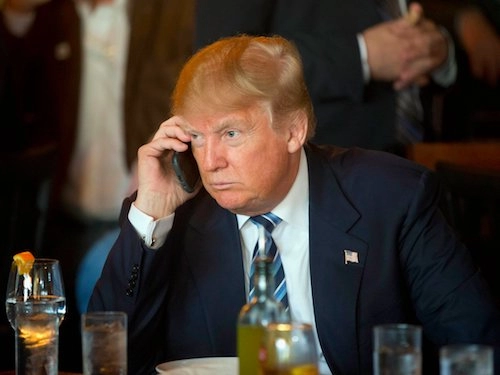 Tổng thống donald trump có nguy cơ bị nghe lén từ smartphone