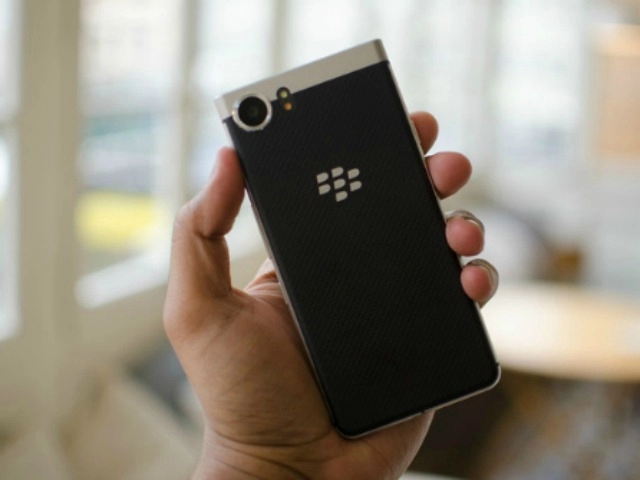 Top 10 điểm cộng trên blackberry keyone