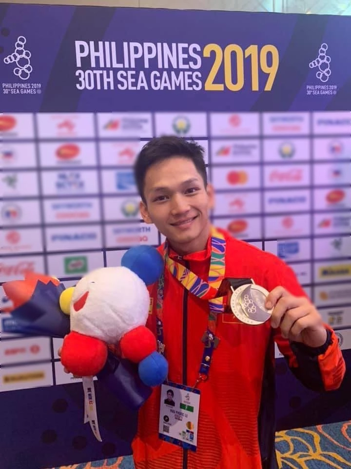 Trai đẹp hcb sea games lấy vợ 1m4 theo ý bố vợ con chào đời ngạc nhiên không giống mình