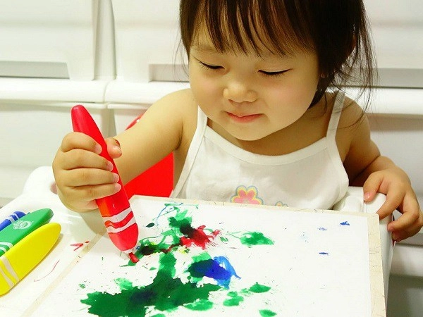 Tranh tô màu theo mẫu siêu đơn giản cho bé 2 tuổi tập cầm bút rèn trí thông minh