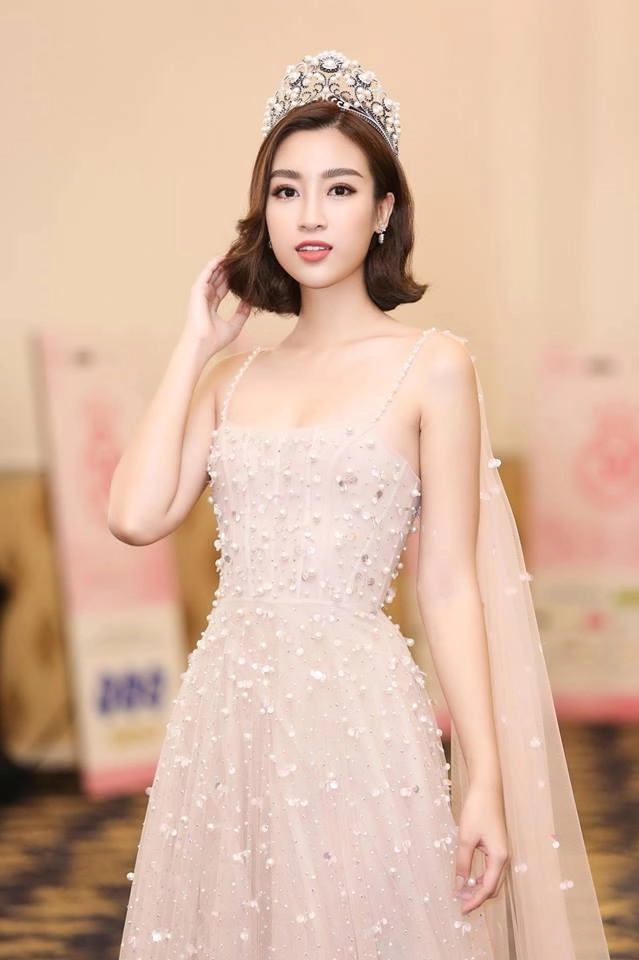 Trao lại vương miện đỗ mỹ linh chăm chỉ khoe sắc vóc sexy đến nghẹt thở