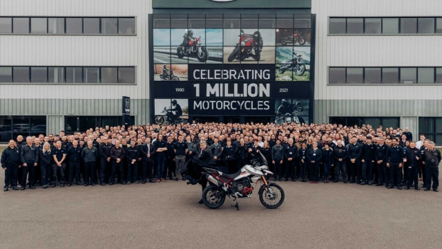 Triumph tiger 900 1 million edition lộ diện - kỷ niệm chiếc xe thứ 1 triệu được sản xuất