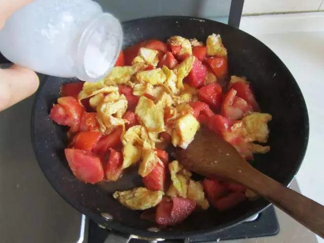 Trứng chưng cà chua cho trứng hay cà chua trước hàng triệu người ngã ngửa vì mình nấu sai cách