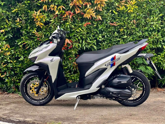 Vario 150 sở hữu style mắt lé siêu dị