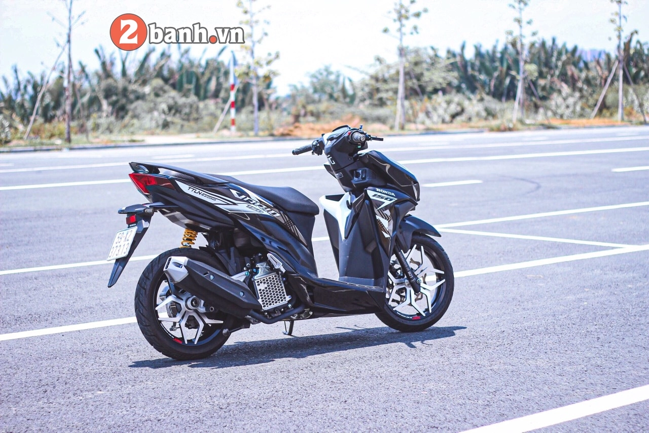 Vario lột xác với diện mạo hắc bạch hại não người xem