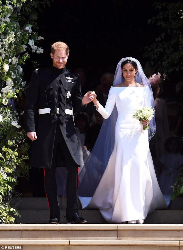 Váy cưới công nương meghan đã có phiên bản giá chỉ 700 nghìn