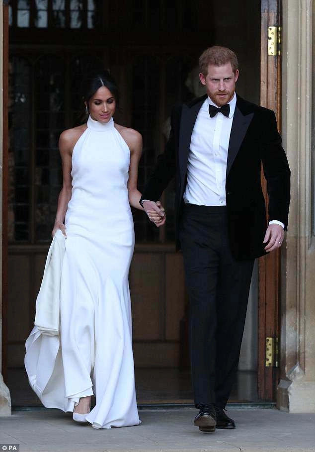 Váy cưới công nương meghan đã có phiên bản giá chỉ 700 nghìn