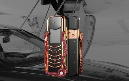 Vertu ra mắt cobra limited edition giá hơn 8 tỷ đồng