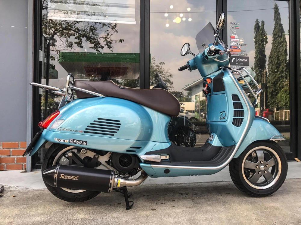 Vespa gts 150 vũ trang những option tối tân trong phiên bản kỉ niệm 70 năm