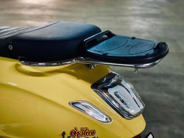 Vespa sprint độ bung nóc nhà của biker thái