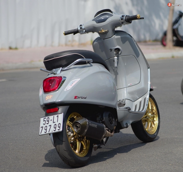 Vespa sprint gây ấn tượng mạnh bởi phong cách đại gia giả danh fuho