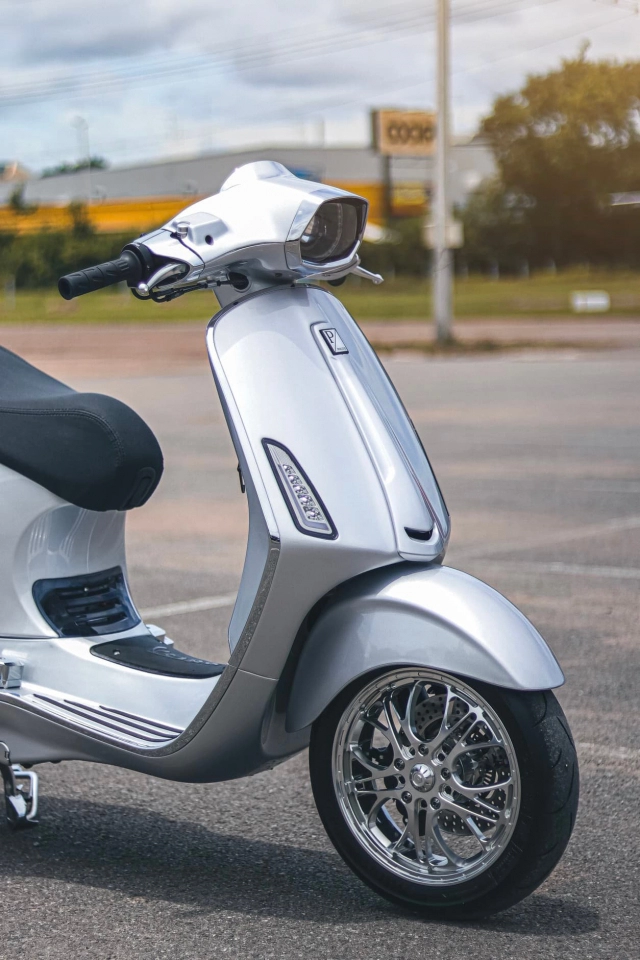 Vespa sprint lan tỏa sức hút mạnh mẽ với dàn chân bạch kim