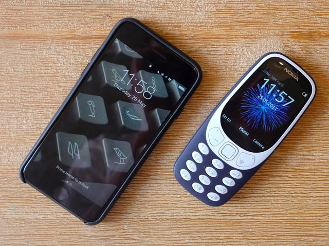 Video nokia 3310 chạy ngon sau 3 lần thả rơi