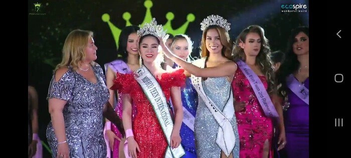 Việt nam đăng quang miss eco teen hoa hậu nhí 14 tuổi vấp ngã vẫn trình diễn tự tin