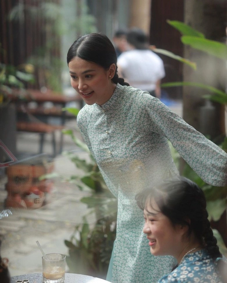 Việt nam hiếm hoi có hoa hậu ngại mặc hở diện áo dài cổ xưa đẹp trong veo như nắng mùa xuân
