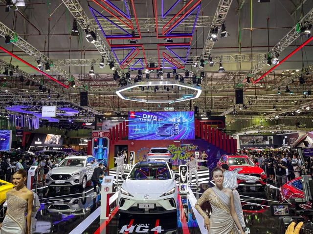 Vietnam motor show 2022 chính thức khai mạc với một loạt xe mới đình đám