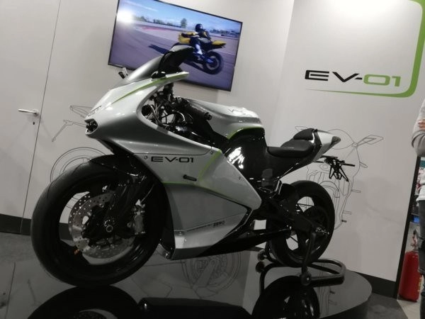 Vins ev-01 - mẫu xe điện đầu tiên của công ty được tiết lộ thông số kỹ thuật