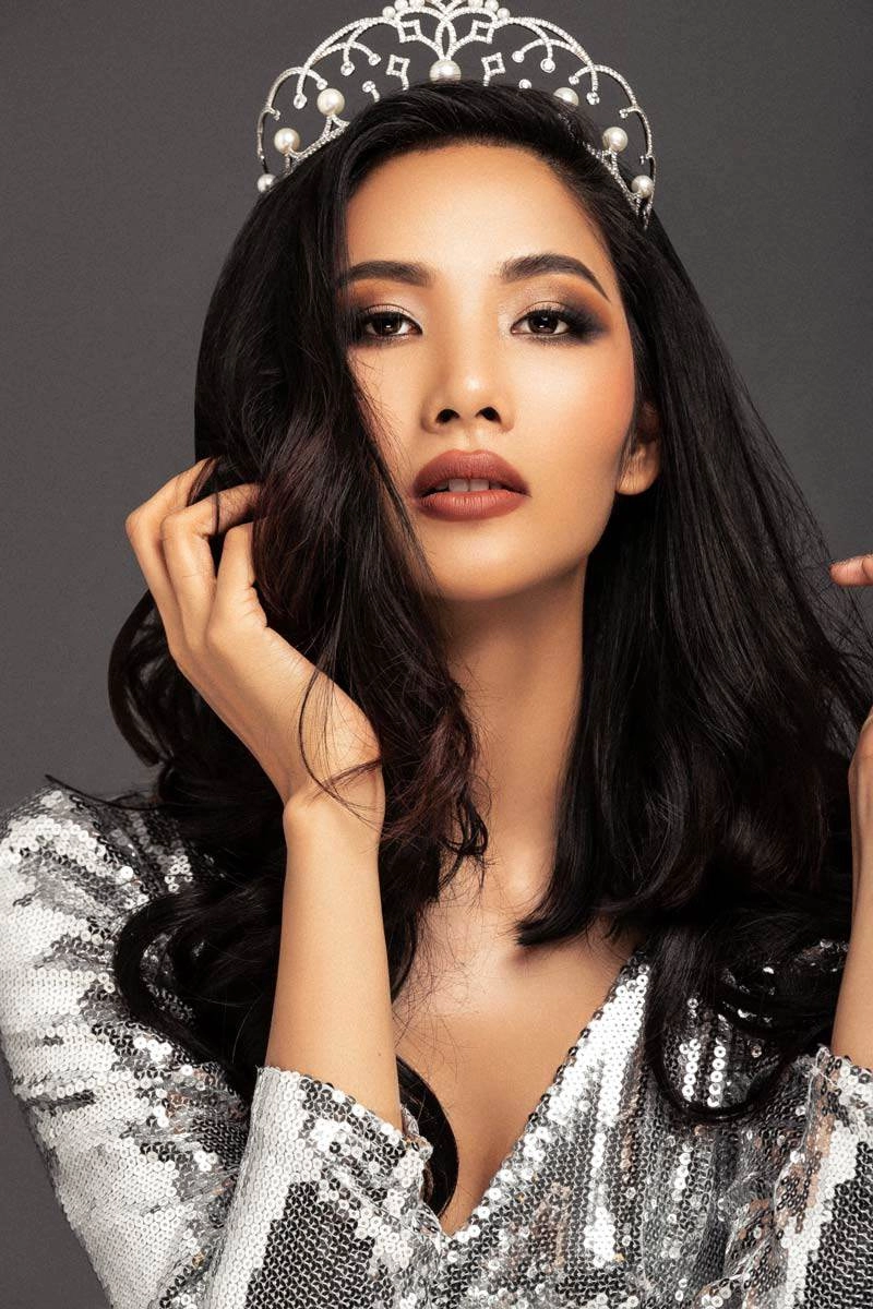 Vừa được công bố thi miss universe 2019 hoàng thuỳ đụng hàng nóng với đỗ mỹ linh