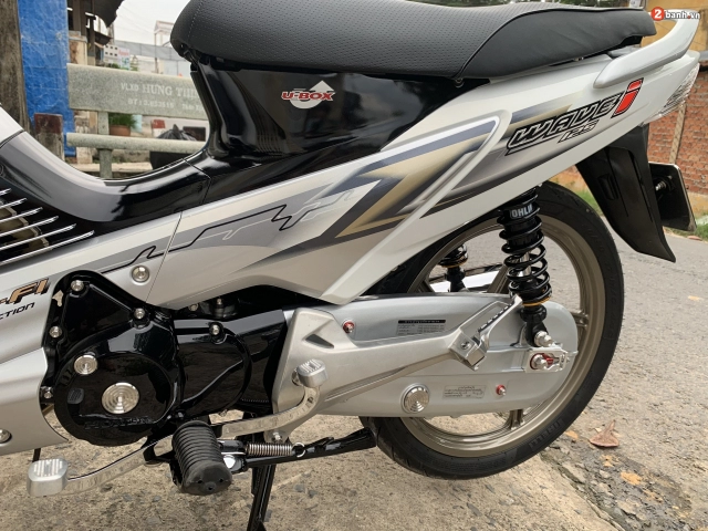 Wave 125 độ cuốn hút người xem bằng nét đẹp tinh tế và gợi cảm