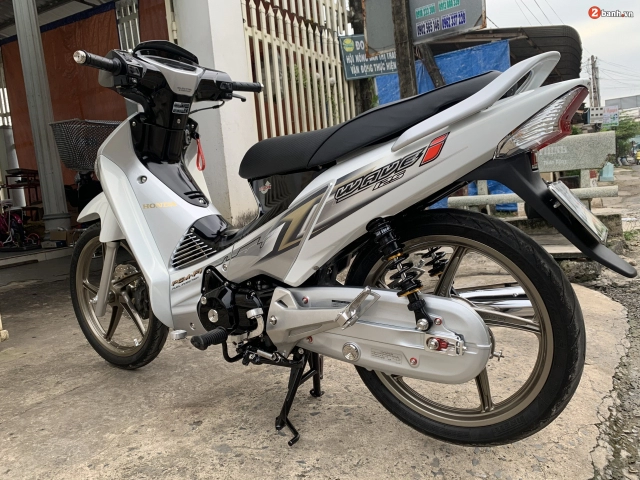 Wave 125 độ cuốn hút người xem bằng nét đẹp tinh tế và gợi cảm