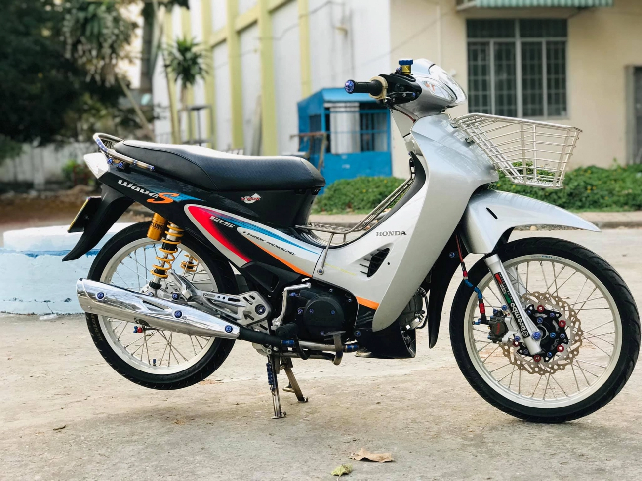 Wave 125 độ option đồ chơi gây hoang mang người xem ở miền tây