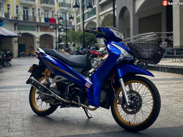 Wave 125 độ phủ đầy hàng hiệu khơi dậy sự mê mệt của bao người