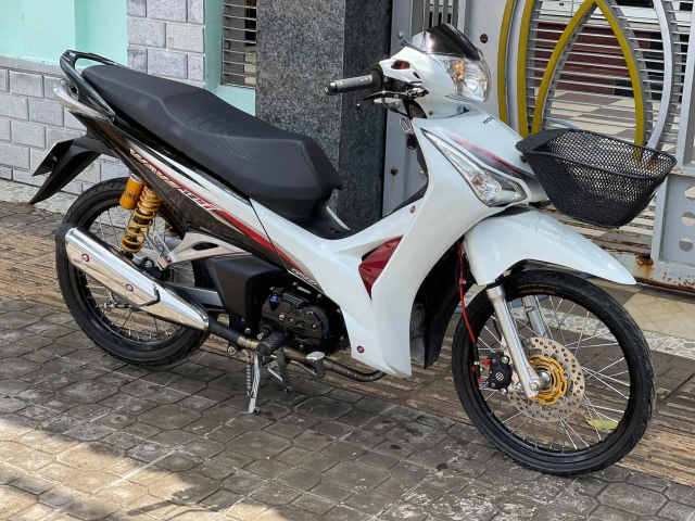 Wave 125 sở hữu tông màu lạ làm người xem say đấm