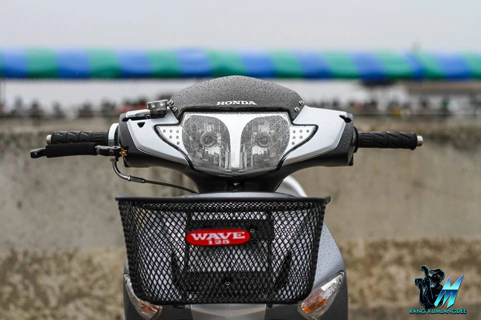 Wave 125i độ giản đơn mang vẻ đẹp quyến rũ trên đất thái