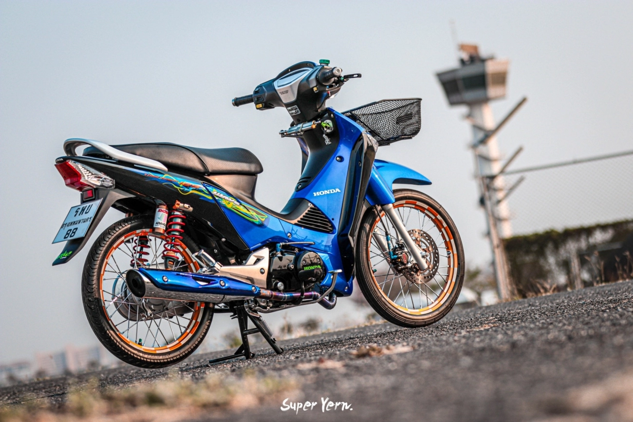 Wave 125i độ táo bạo khoe đồ chơi độc