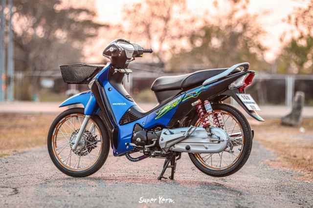 Wave 125i độ táo bạo khoe đồ chơi độc