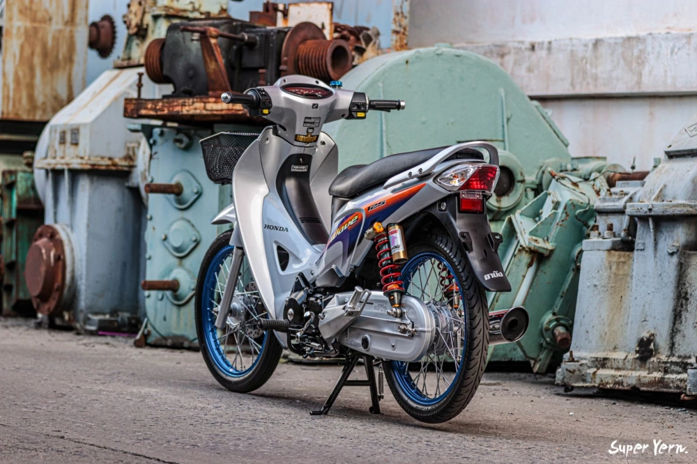 Wave 125i độ tới nái với dàn trang bị đến từ đường đua