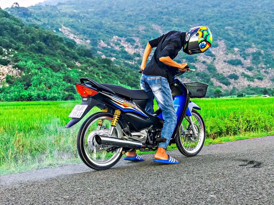 Wave s100 thái khoe dáng thời hiện đại của biker trẻ từ tây ninh