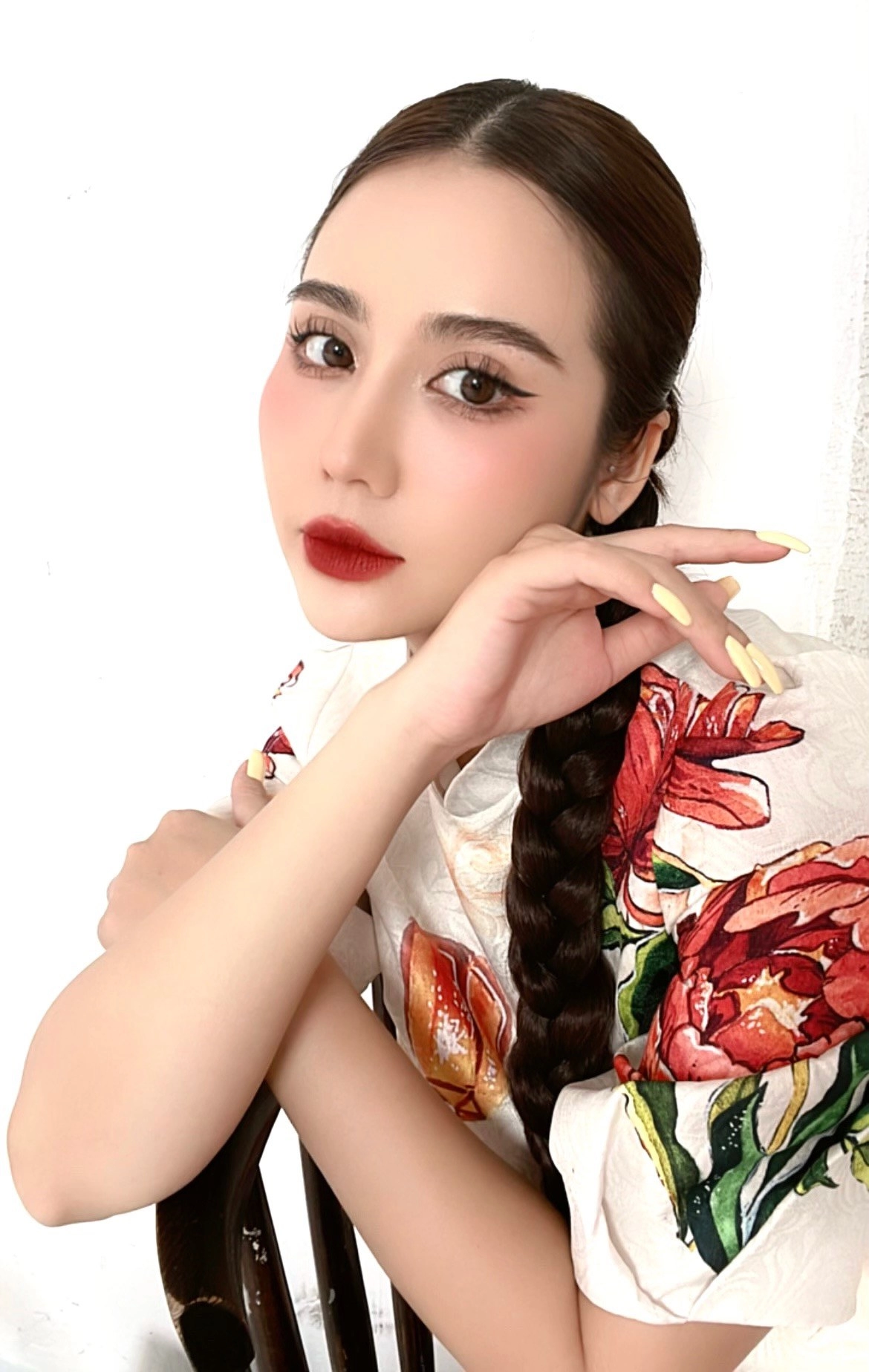 Xuất hiện mỹ nhân ăn phấn son nhất vũ trụ điện ảnh vtv trước và sau make-up như 2 người