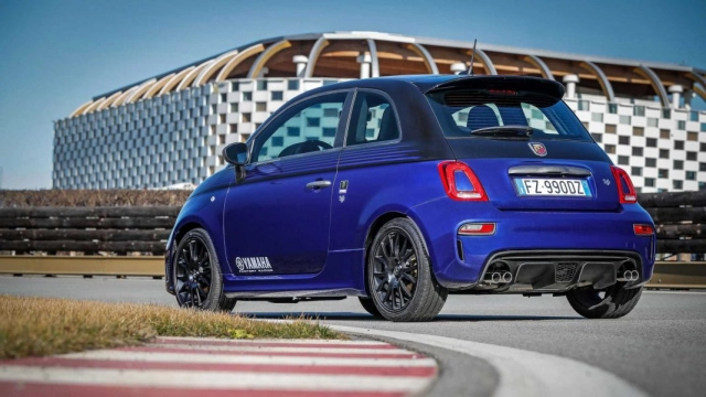 Yamaha m1 truyền cảm hứng cho tác phẩm abarth 595 monster energy yamaha