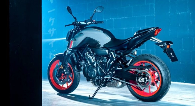 Yamaha mt-07 và aprilia tuono 660 trên bàn cân thông số