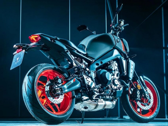 Yamaha mt-09 2021 và nguồn gốc âm thanh ống xả từ bóng tối