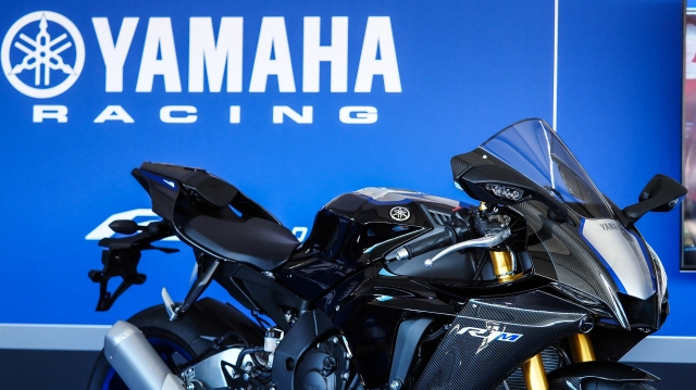 Yamaha r1 2020 hoàn toàn mới chính thức ra mắt tại laguna seca với giá hơn 400 triệu vnd