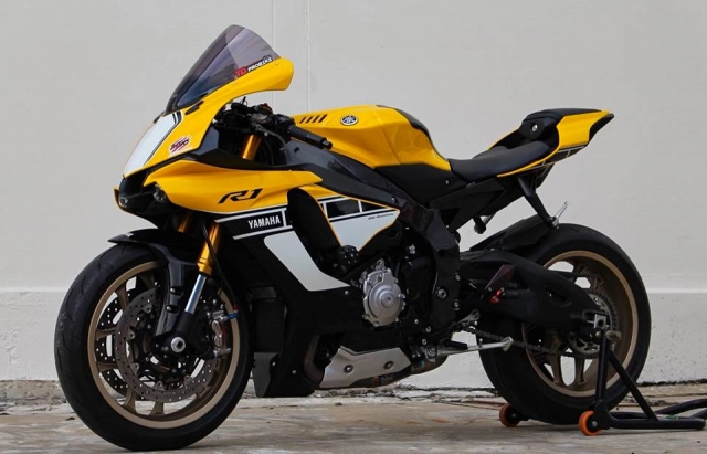 Yamaha r1 60th anniversary edition độ hào nhoáng với trang bị tận răng