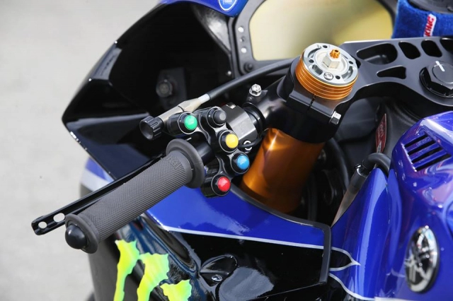 Yamaha r1 độ hấp dẫn với sự tài trợ từ monster energy