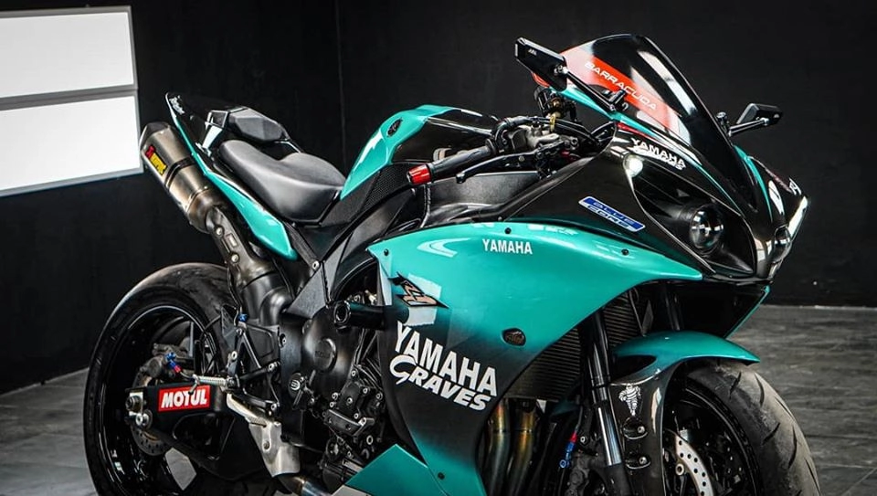 Yamaha r1 độ - hồi sinh với diện mạo cực kì bóng bẩy