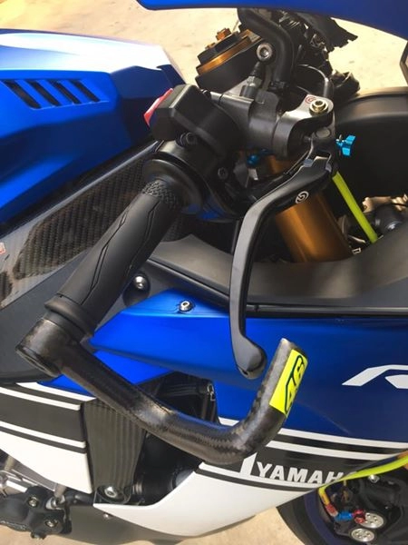 Yamaha r1 độ phá cách với tông màu xanh nhám