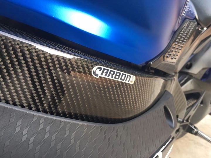 Yamaha r1 độ phá cách với tông màu xanh nhám