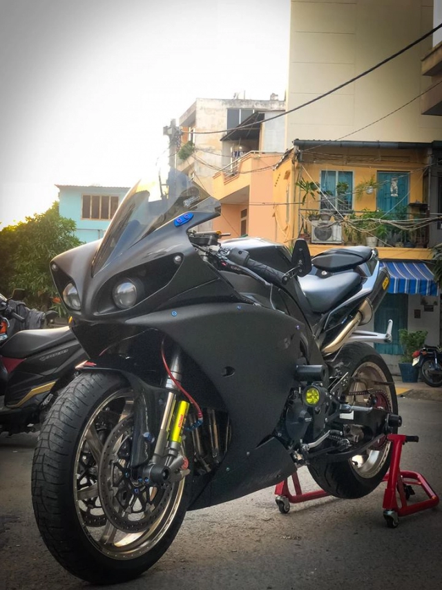 Yamaha r1 độ - sự trở lại của huyền thoại bất bại trên đường phố việt