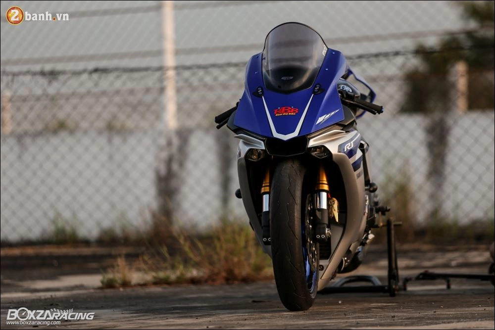Yamaha r1 mãnh thú ngự trị đường đua qua hình phong dragbike