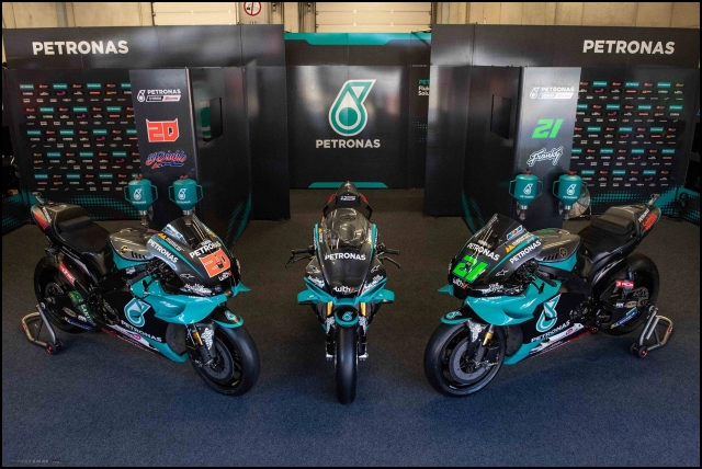 Yamaha r1 petronas srt chính thức trình làng với ngoại hình siêu cấp